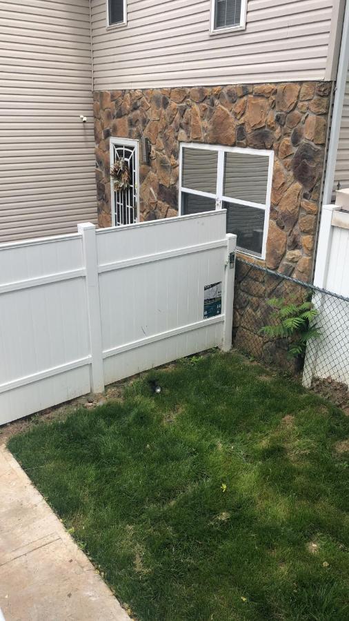 Cozzy Room With Private Entrance And Drive Way New York Exterior photo
